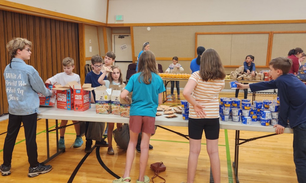 Area children gather to help fill Weekend Backpacks - JustServe