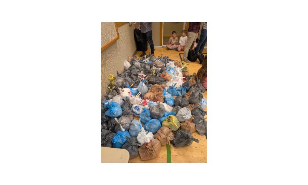 Area children gather to help fill Weekend Backpacks - JustServe