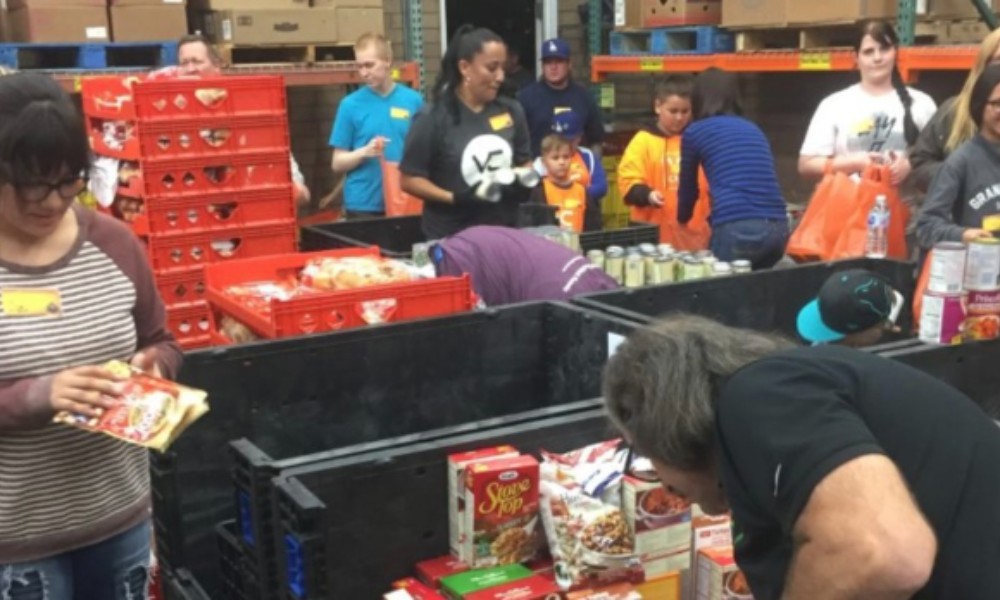 Help out in Food & Clothing Bank at Vineyard Community Charities