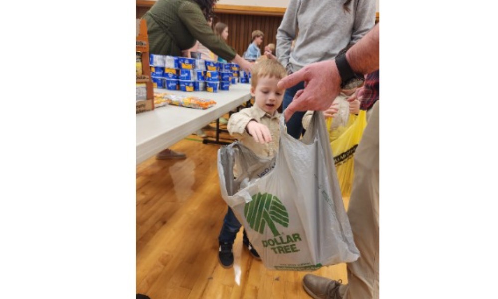 Area children gather to help fill Weekend Backpacks - JustServe