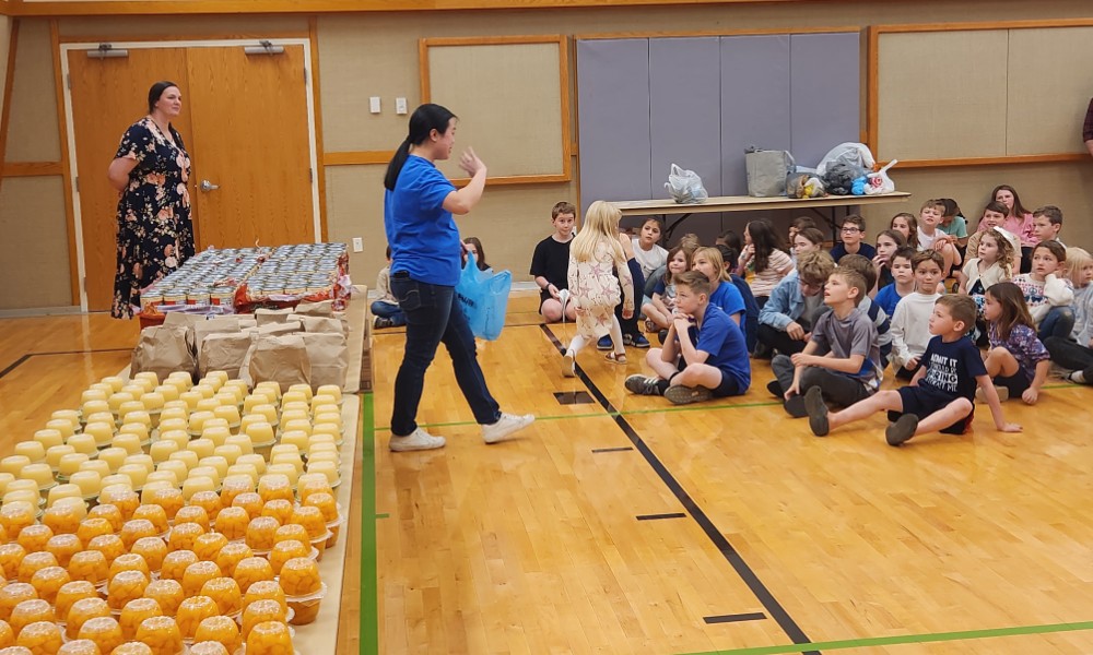 Area children gather to help fill Weekend Backpacks - JustServe