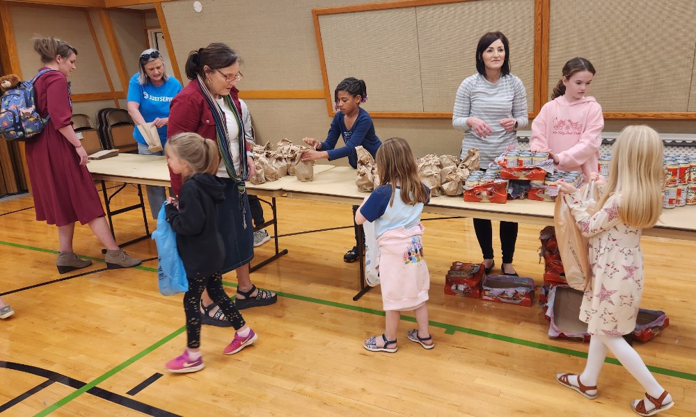 Area children gather to help fill Weekend Backpacks - JustServe